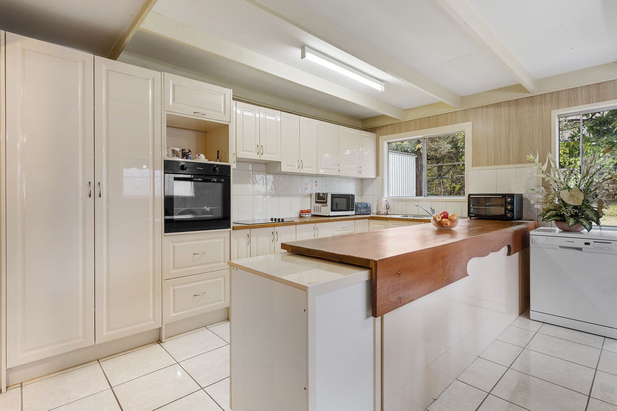 10 Ewinga Street, Kingston QLD 4114, Kingston - Thumbnail 3