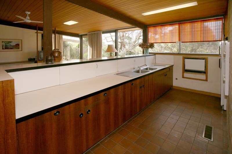 6 Stirling Crescent, GLEN WAVERLEY VIC 3150, Glen Waverley - Thumbnail 2