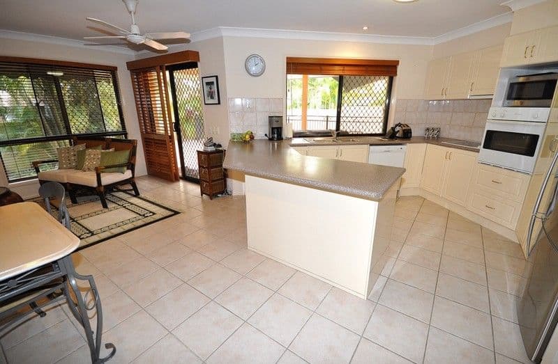6 Shoreham Chase, ARUNDEL QLD 4214, Arundel - Thumbnail 2