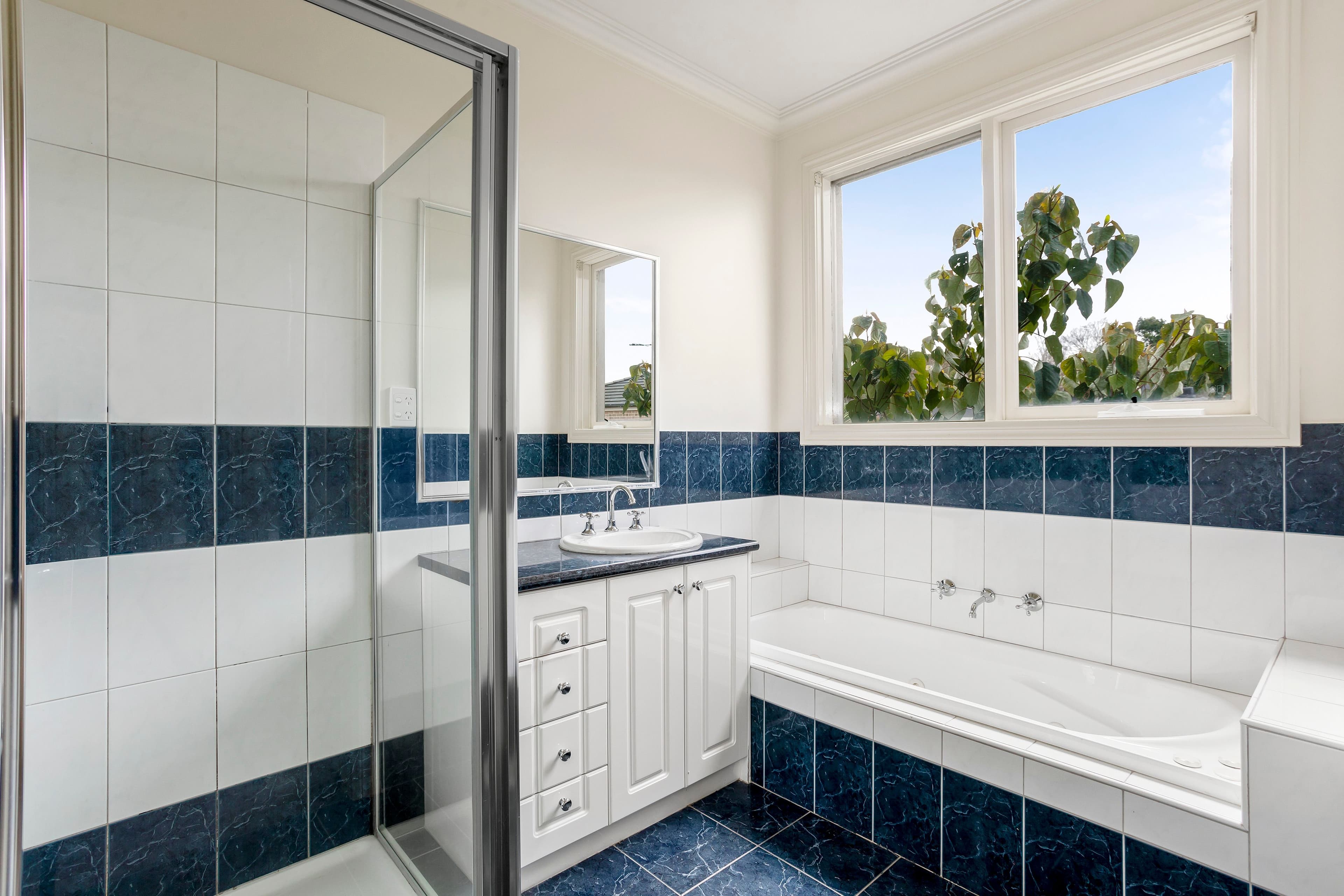 5 Corona Court, Doncaster East VIC 3109, Doncaster East - Thumbnail 5