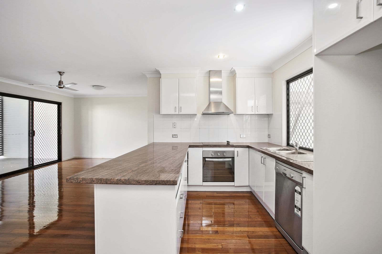 12 Georgina Street, Woody Point QLD 4019, Woody Point - Thumbnail 3