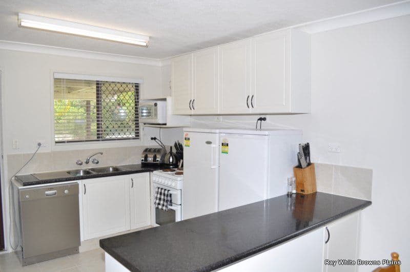 4 Pinewood Street, CRESTMEAD QLD 4132, Crestmead - Thumbnail 2