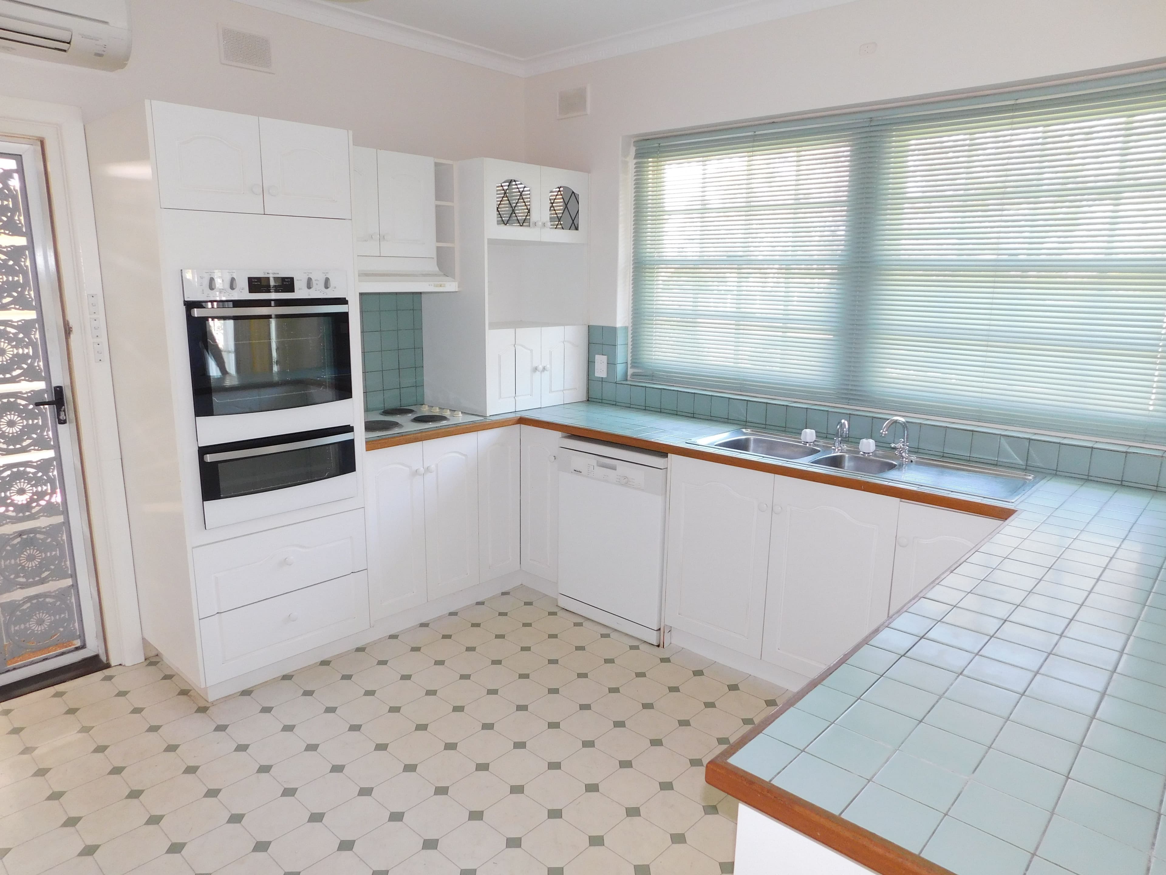 18 Memorial Drive, Padthaway SA 5271, Padthaway - Thumbnail 2