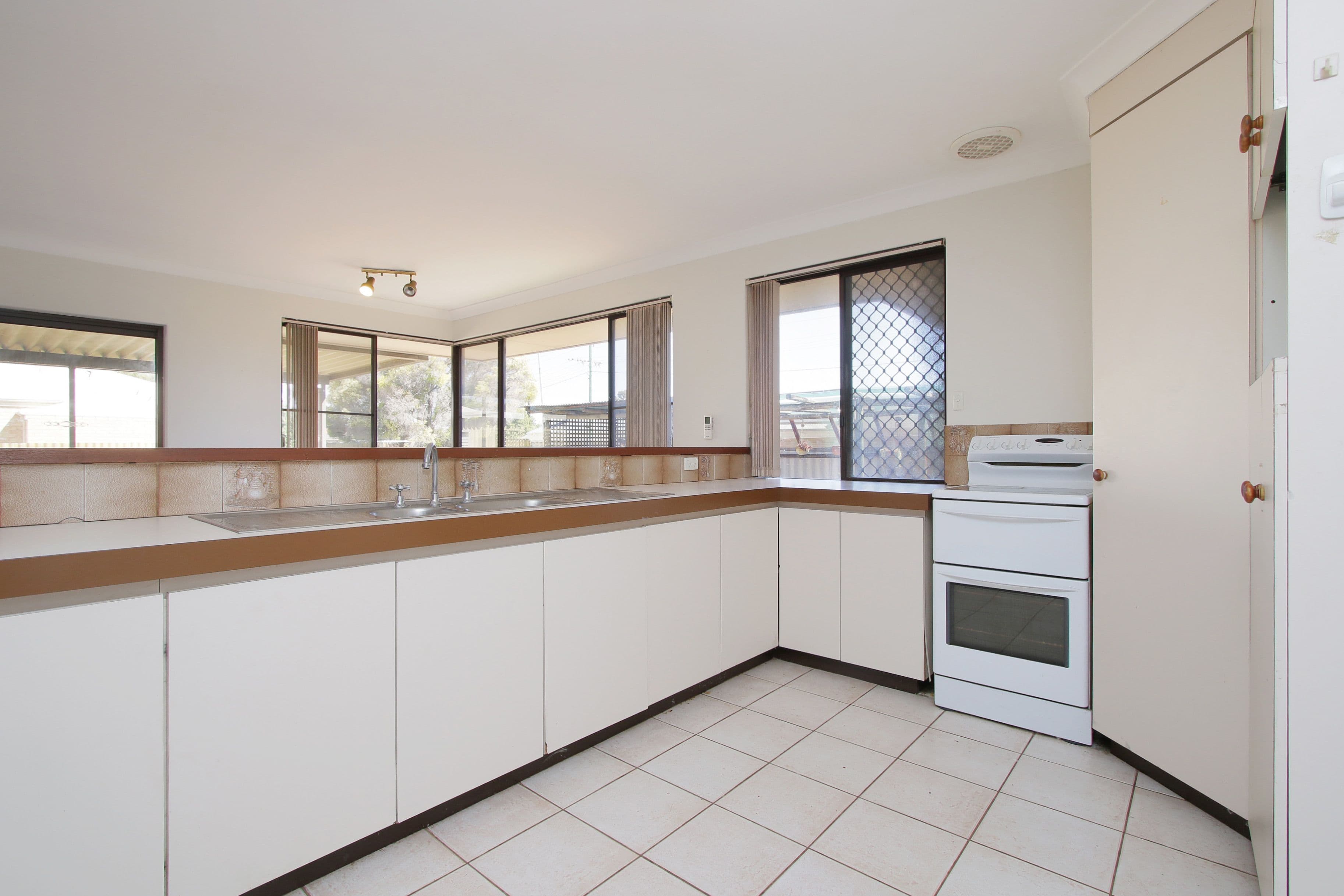 1 Dealy Close, Cannington WA 6107, Cannington - Thumbnail 2