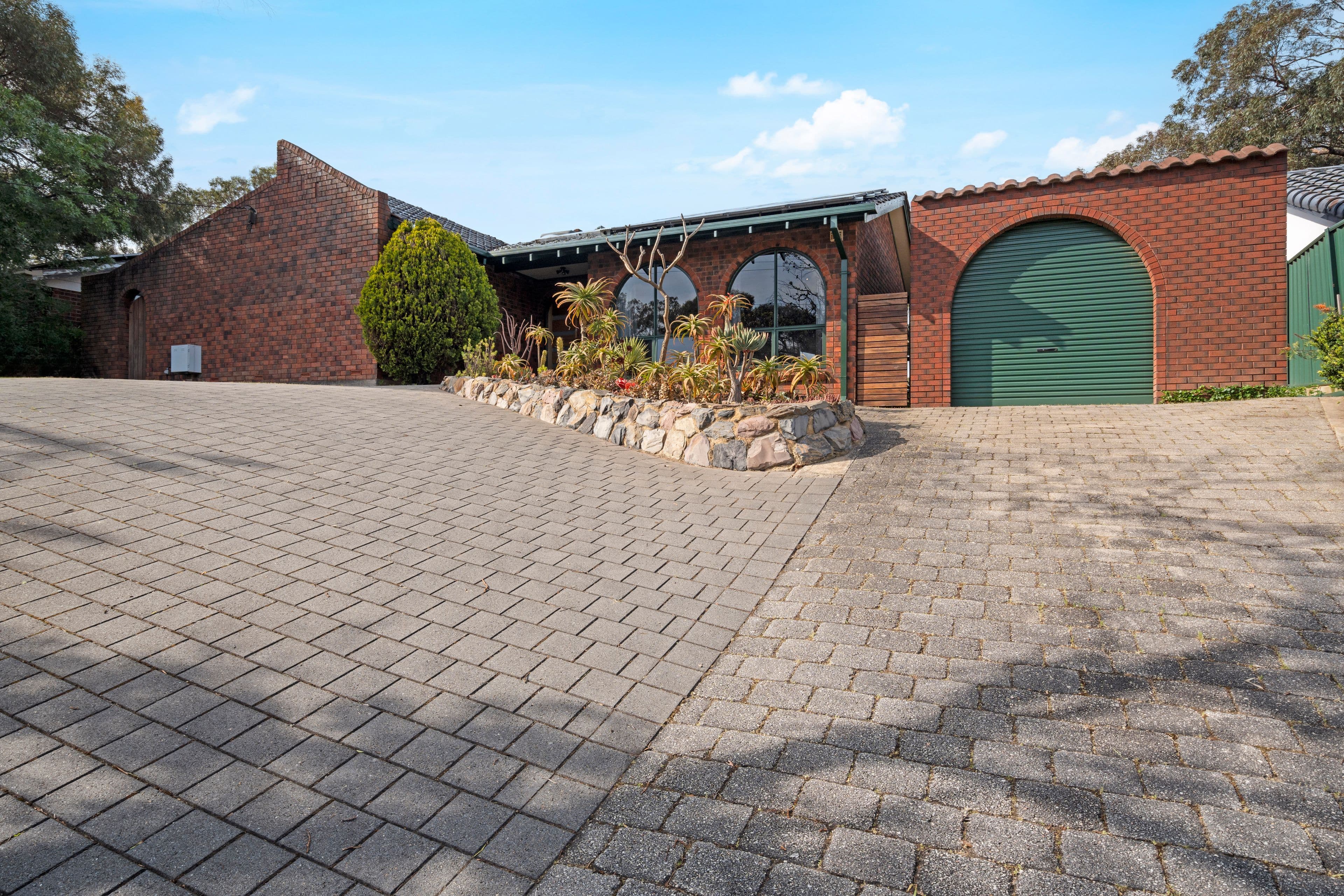 42 Fraser Avenue, Happy Valley SA 5159, Happy Valley - Thumbnail 2