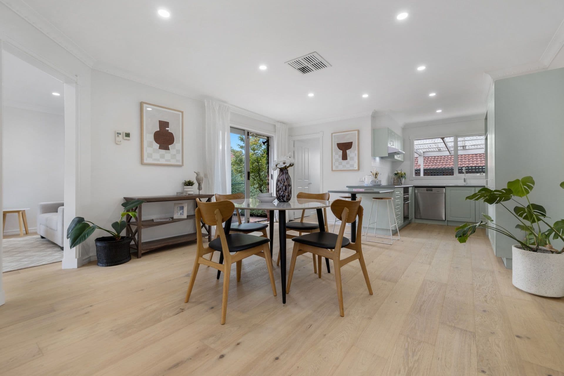 22 Simpson Street, Mitcham VIC 3132, Mitcham - Thumbnail 3