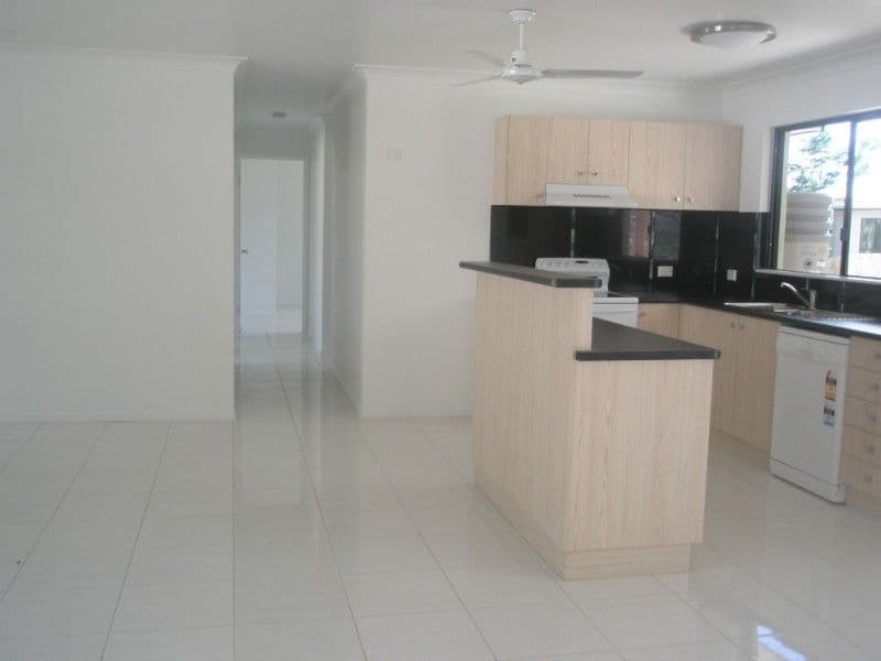 35 Ridgeview Road, CANNONVALE QLD 4802, Cannonvale - Thumbnail 6