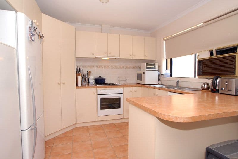 35 Fortescue Avenue, SEAFORD VIC 3198, Seaford - Thumbnail 2