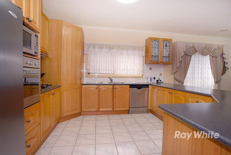 12 Abbey Dale Court, BERWICK VIC 3806, Berwick - Thumbnail 2