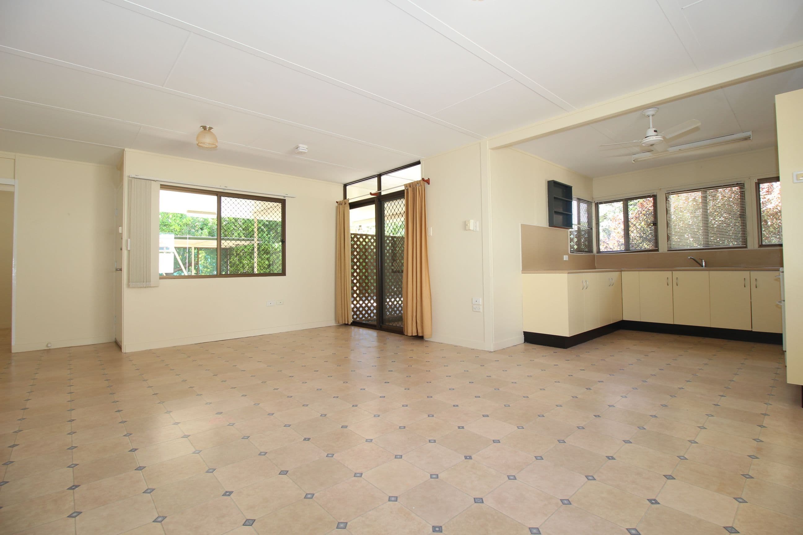 29 Retro Street, Emerald QLD 4720, Emerald - Thumbnail 2