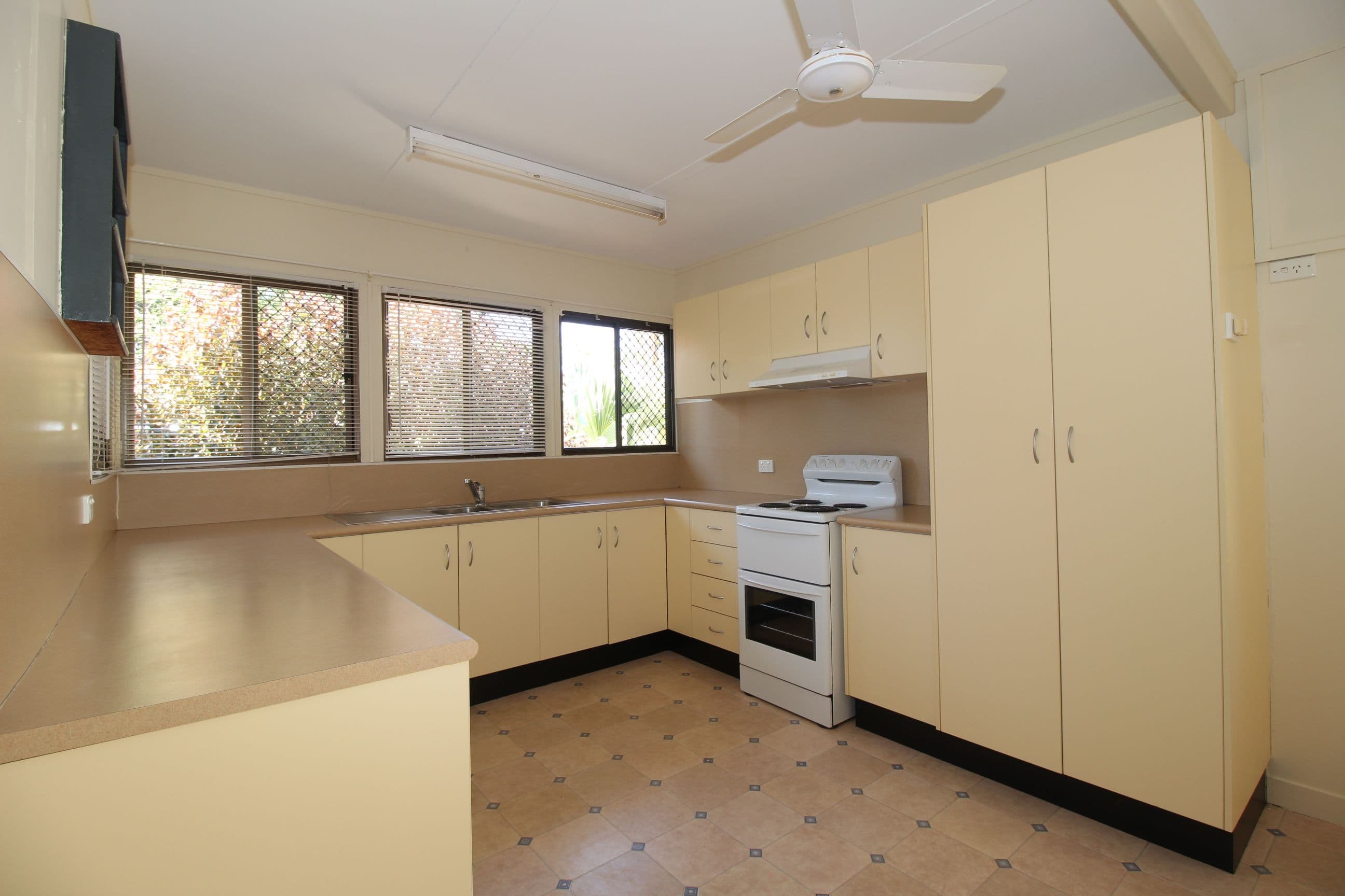 29 Retro Street, Emerald QLD 4720, Emerald - Thumbnail 3