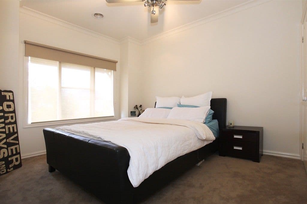 12 Baltimore Drive, POINT COOK VIC 3030, Point Cook - Thumbnail 2