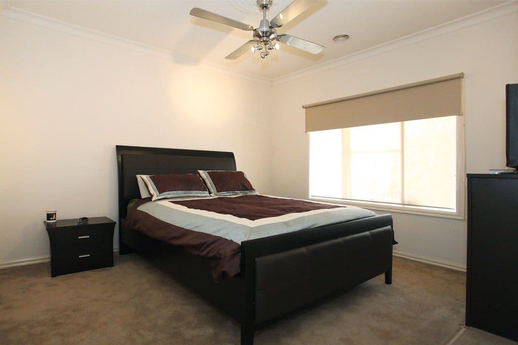 12 Baltimore Drive, POINT COOK VIC 3030, Point Cook - Thumbnail 3