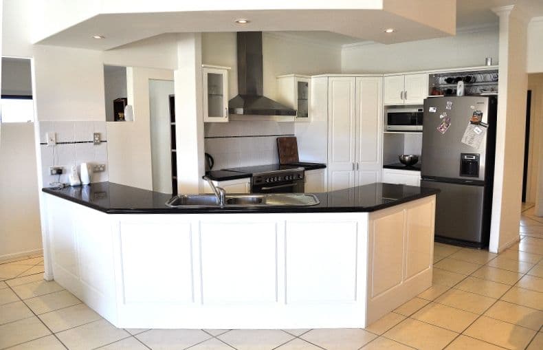 7 Parnham Court, ARUNDEL QLD 4214, Arundel - Thumbnail 2
