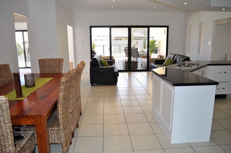 7 Parnham Court, ARUNDEL QLD 4214, Arundel - Thumbnail 6