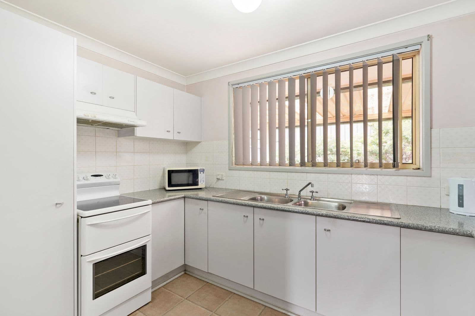 2/98 North Steyne Road, Woodbine NSW 2560, Woodbine - Thumbnail 2