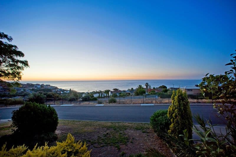 6 Columbia Crescent, HALLETT COVE SA 5158, Hallett Cove - Thumbnail 2