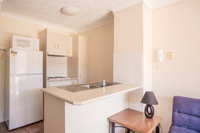 33-37 Lenneberg Street, Southport QLD 4215, Southport - Thumbnail 4