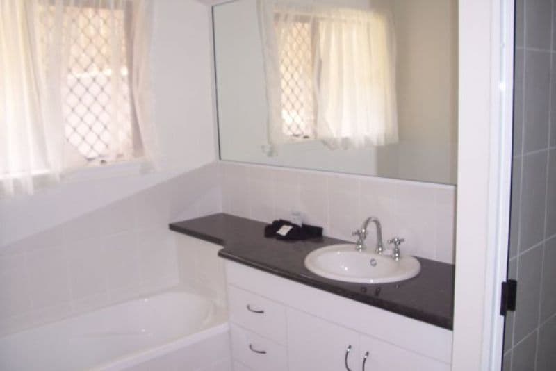 4 Carlow Close, EIMEO QLD 4740, Eimeo - Thumbnail 4