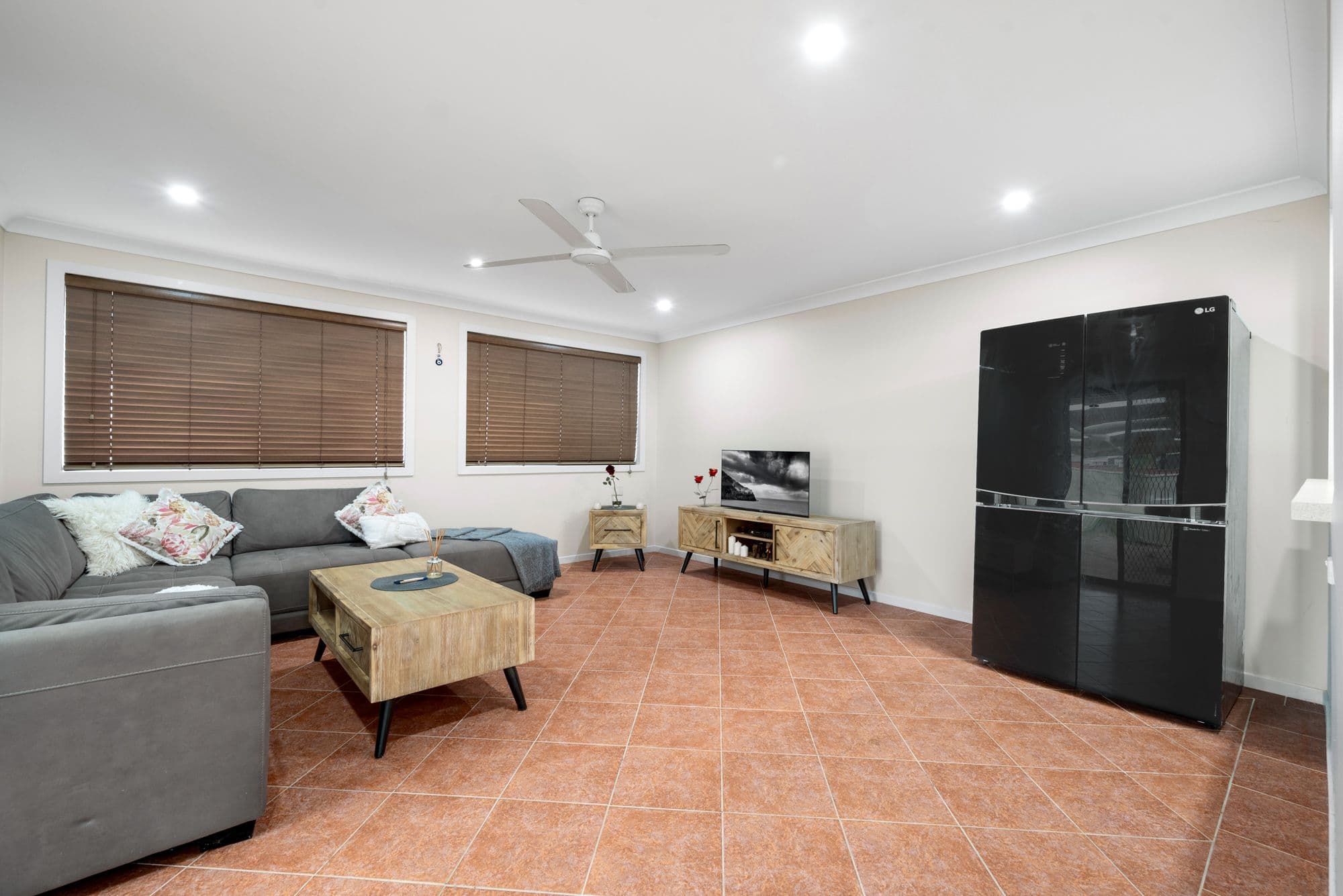 1 Sampson Place, Rosemeadow NSW 2560, Rosemeadow - Thumbnail 2