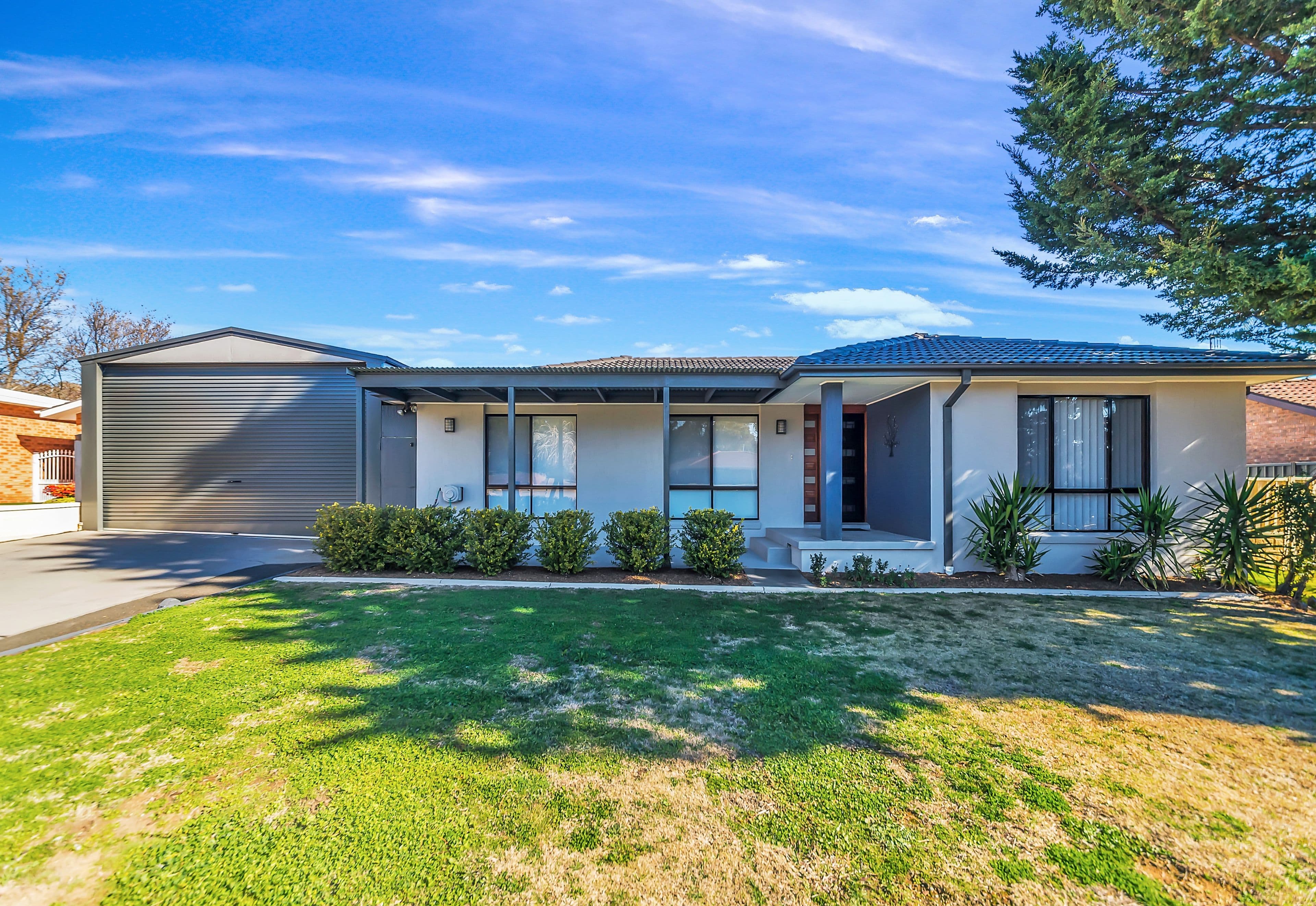 27 Crest Park Parade, Queanbeyan West - Image 1