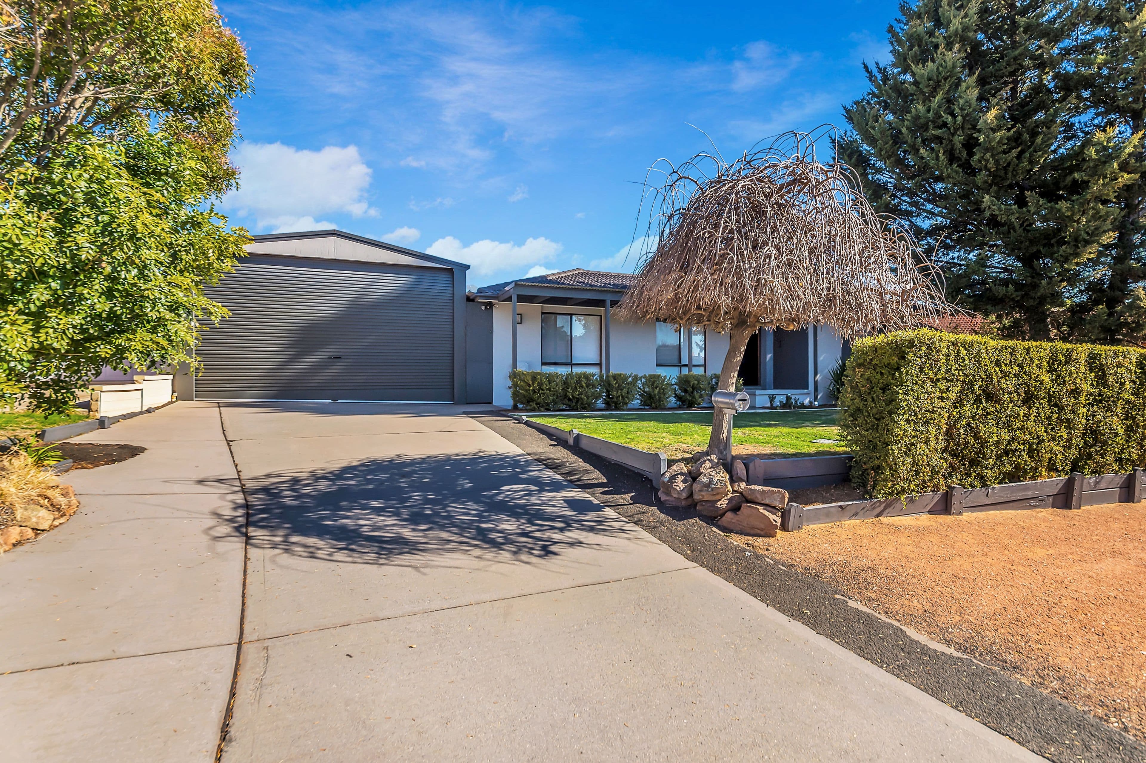 27 Crest Park Parade, Queanbeyan West - Thumbnail 2