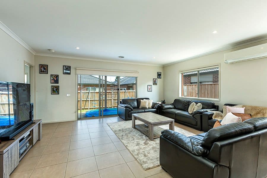 7 Butchart Close, Point Cook VIC 3030, Point Cook - Thumbnail 3