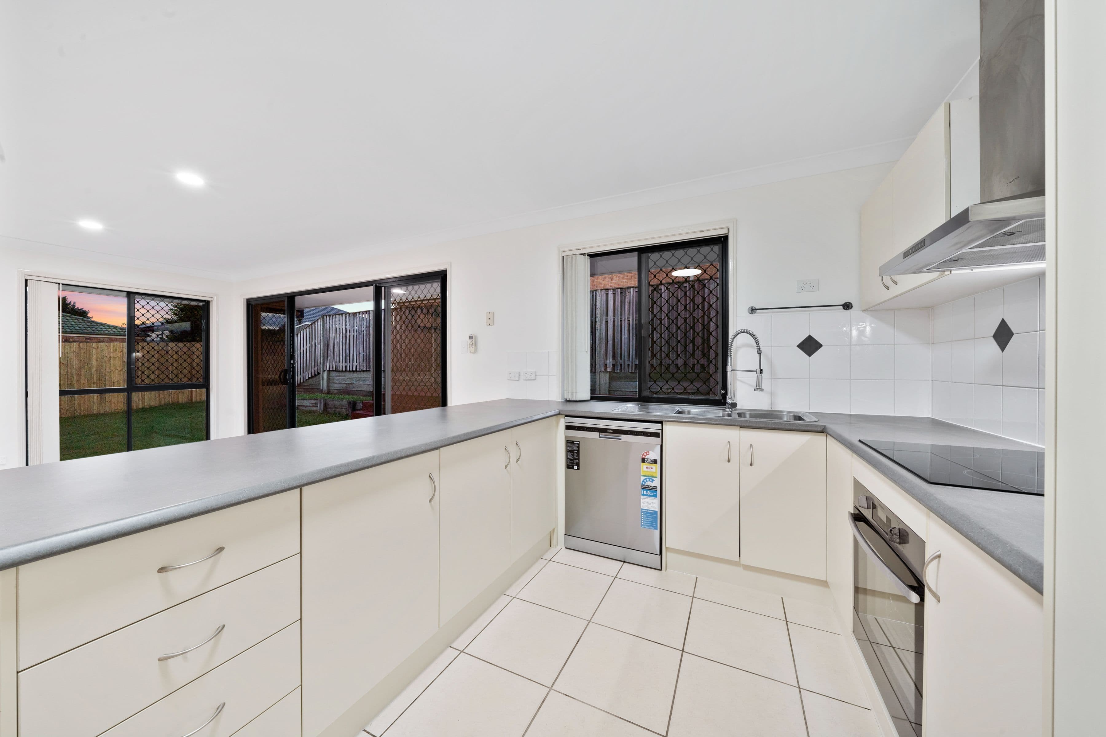20 Courtney Close, Heritage Park QLD 4118, Heritage Park - Thumbnail 4