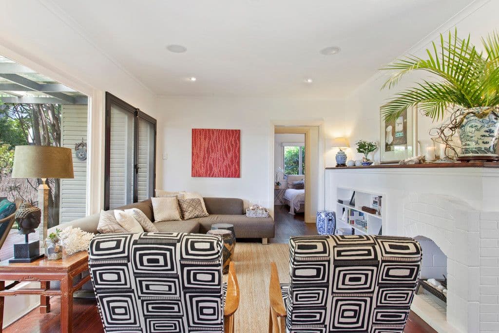 21 JOAN Street, Southport QLD 4215, Southport - Thumbnail 2