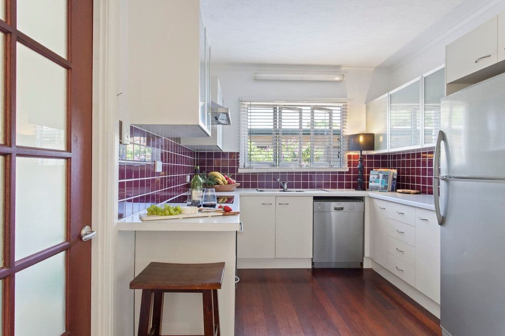 21 JOAN Street, Southport QLD 4215, Southport - Thumbnail 5