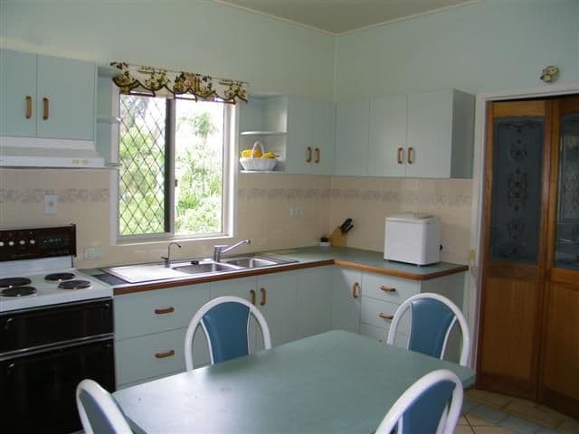 28  Watt Street, GLADSTONE QLD 4680, West Gladstone - Thumbnail 3