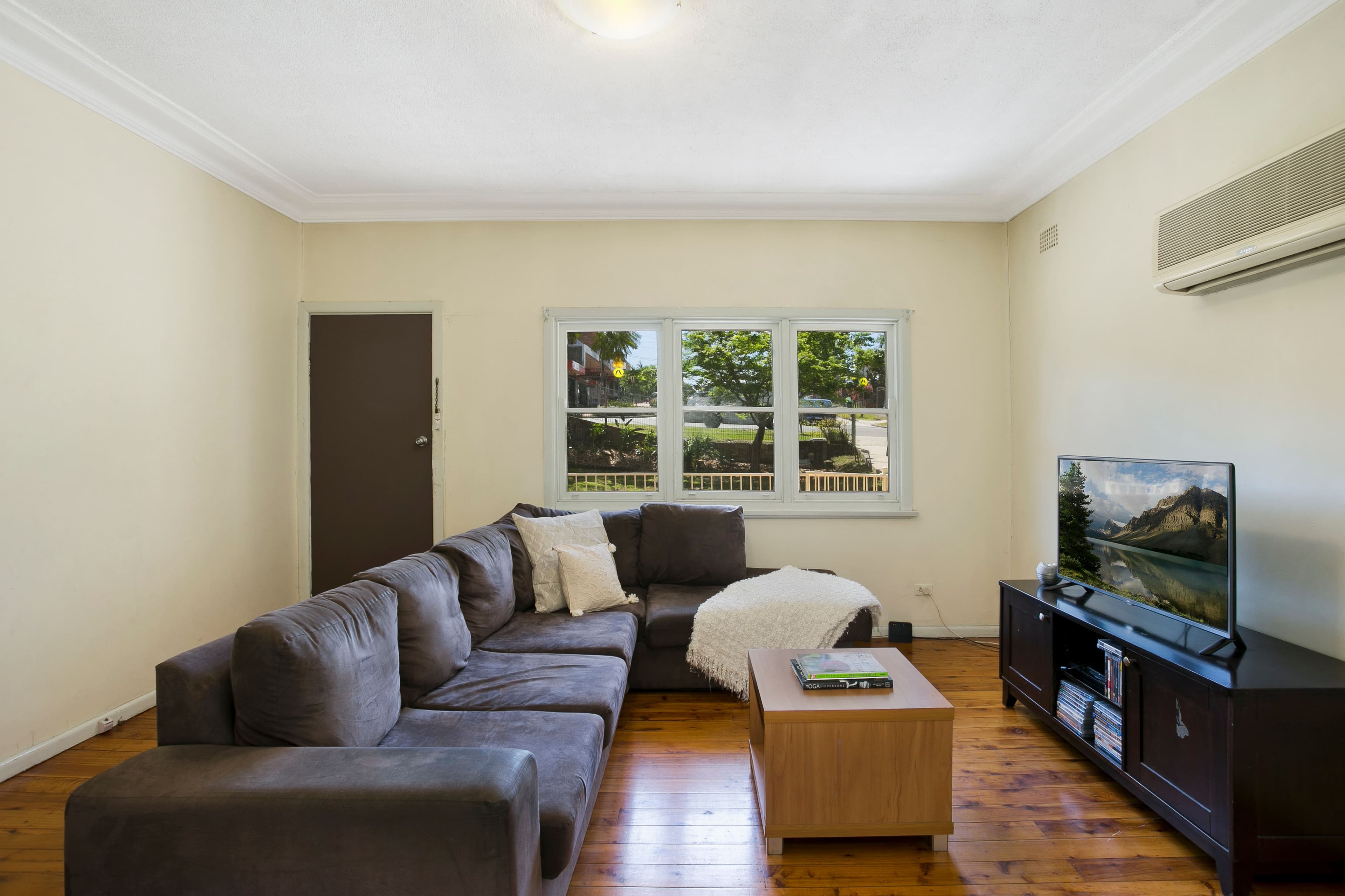 116 Coxs Road, North Ryde - Thumbnail 2