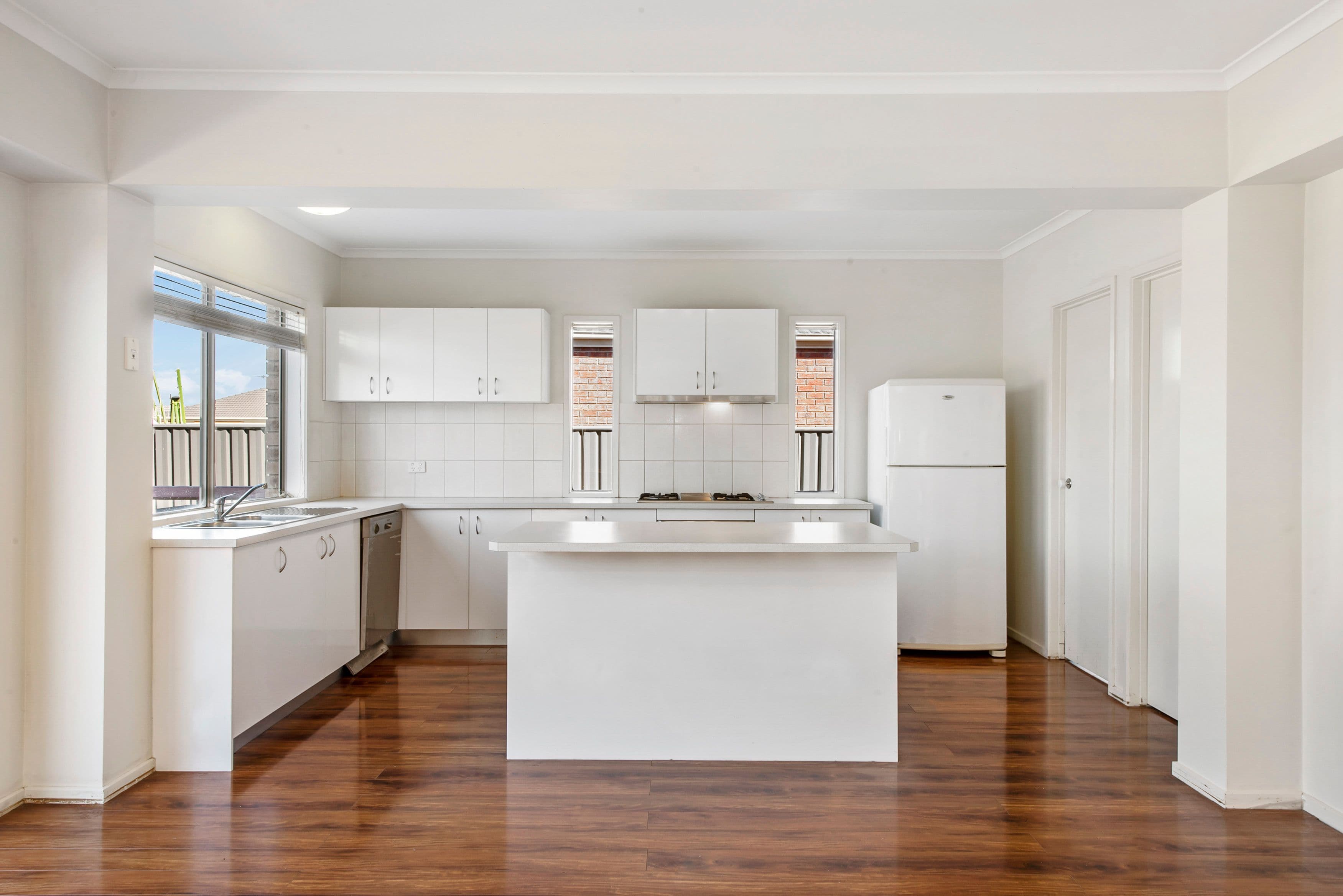 16 Pinnaroo Crescent, Burnside VIC 3023, Burnside - Thumbnail 5