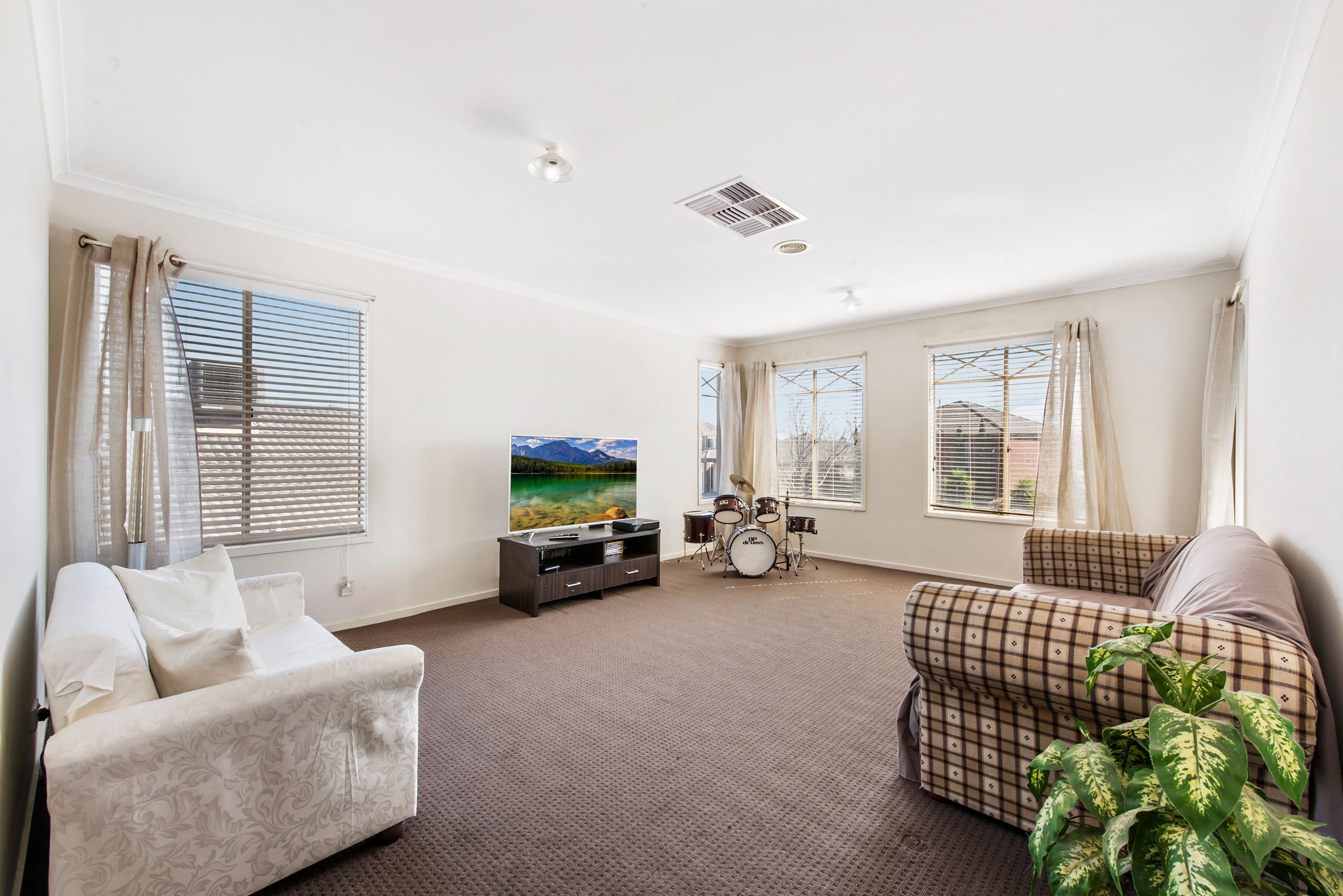 16 Pinnaroo Crescent, Burnside VIC 3023, Burnside - Thumbnail 8