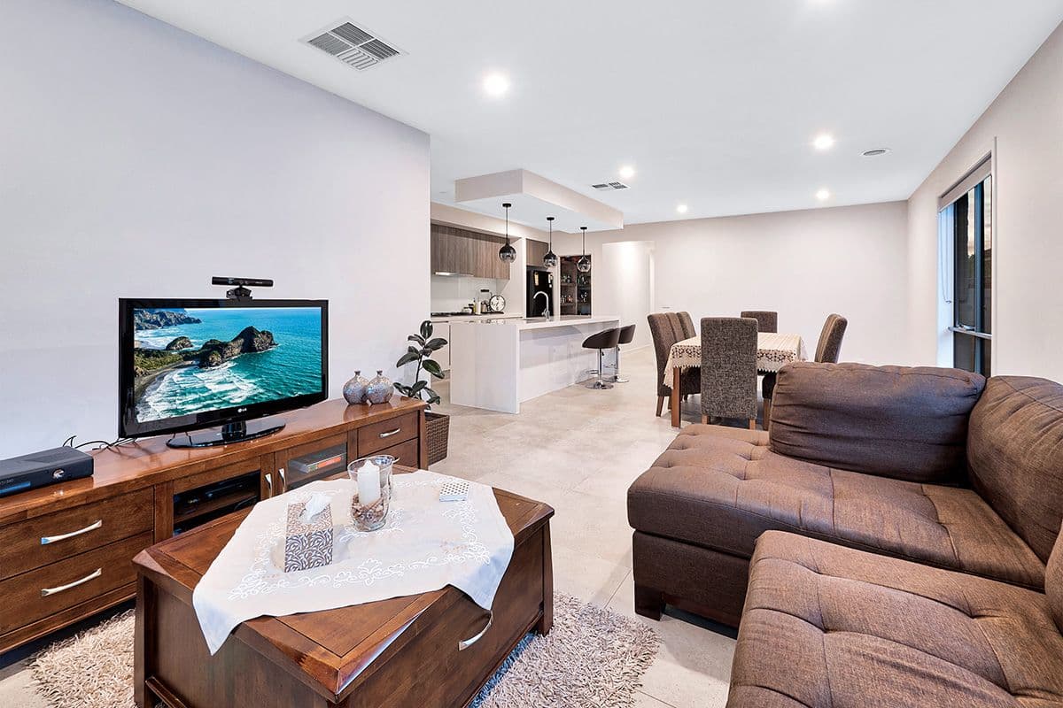 17 Castillo Avenue, Clyde North VIC 3978, Clyde North - Thumbnail 2
