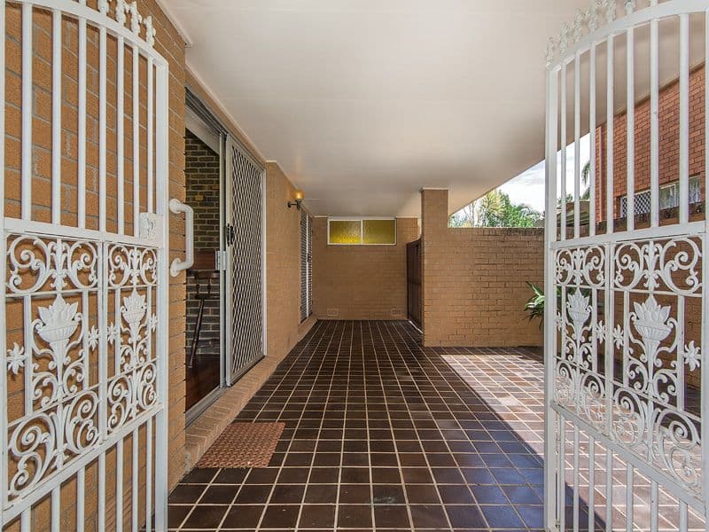 19 Grevillia Avenue, Southport QLD 4215, Southport - Thumbnail 5