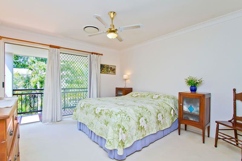 11 Beachcomber Court, BURLEIGH WATERS QLD 4220, Burleigh Waters - Thumbnail 4