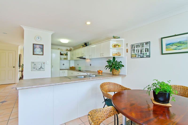 11 Beachcomber Court, BURLEIGH WATERS QLD 4220, Burleigh Waters - Thumbnail 5