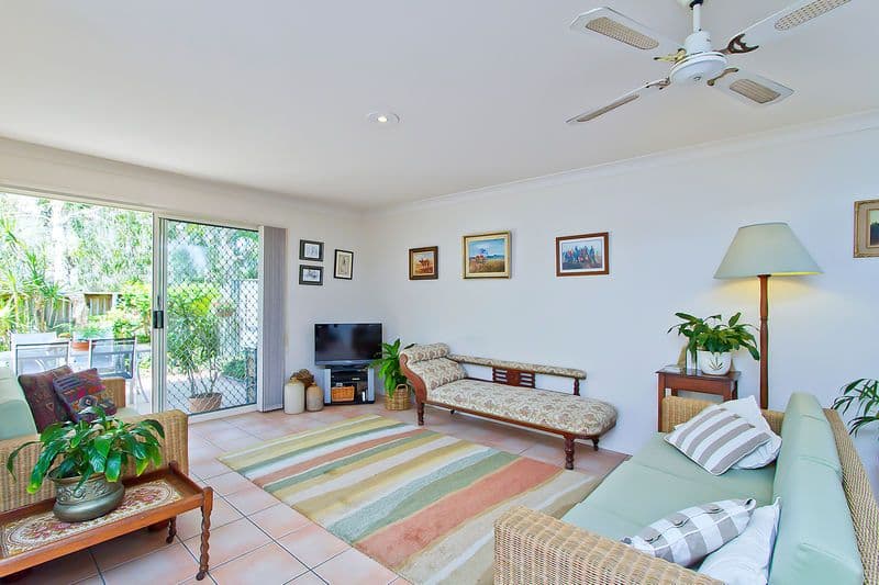 11 Beachcomber Court, BURLEIGH WATERS QLD 4220, Burleigh Waters - Thumbnail 7