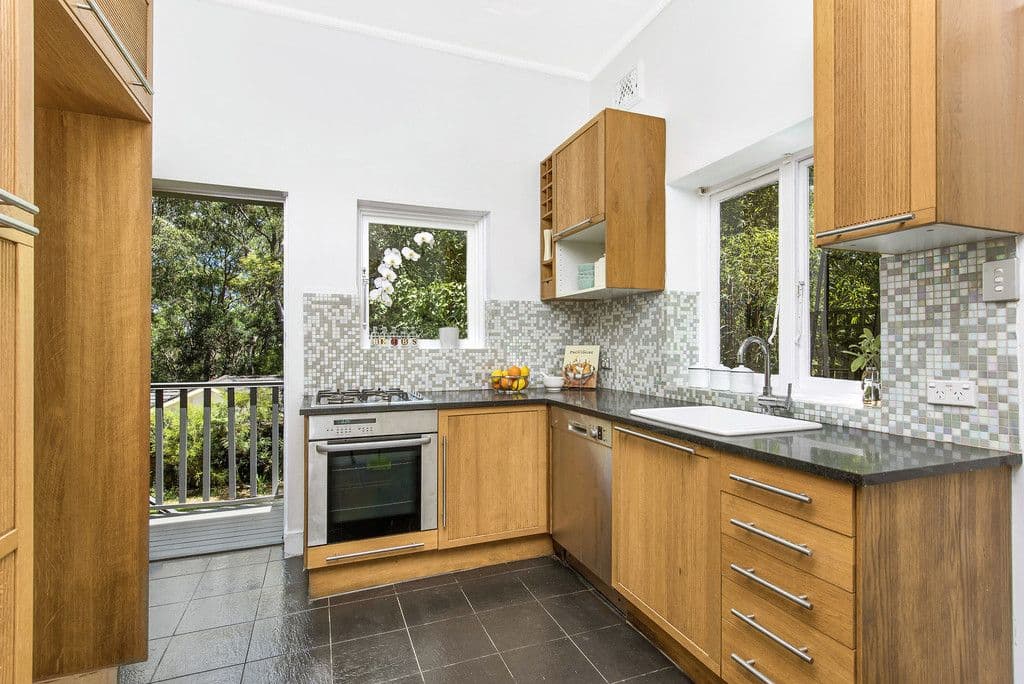 44 Ronald Avenue, Greenwich - Thumbnail 3