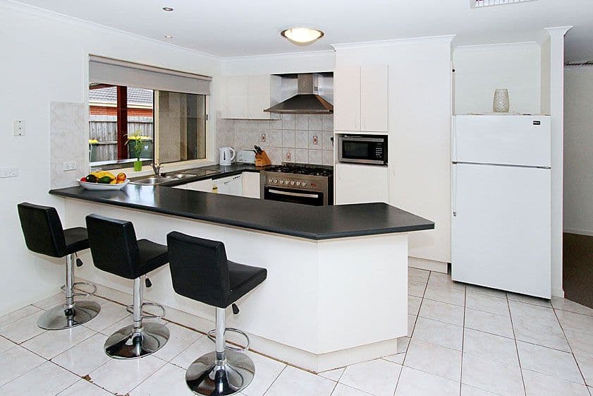 13 Hawkesbury Court, THOMASTOWN VIC 3074, Thomastown - Thumbnail 2