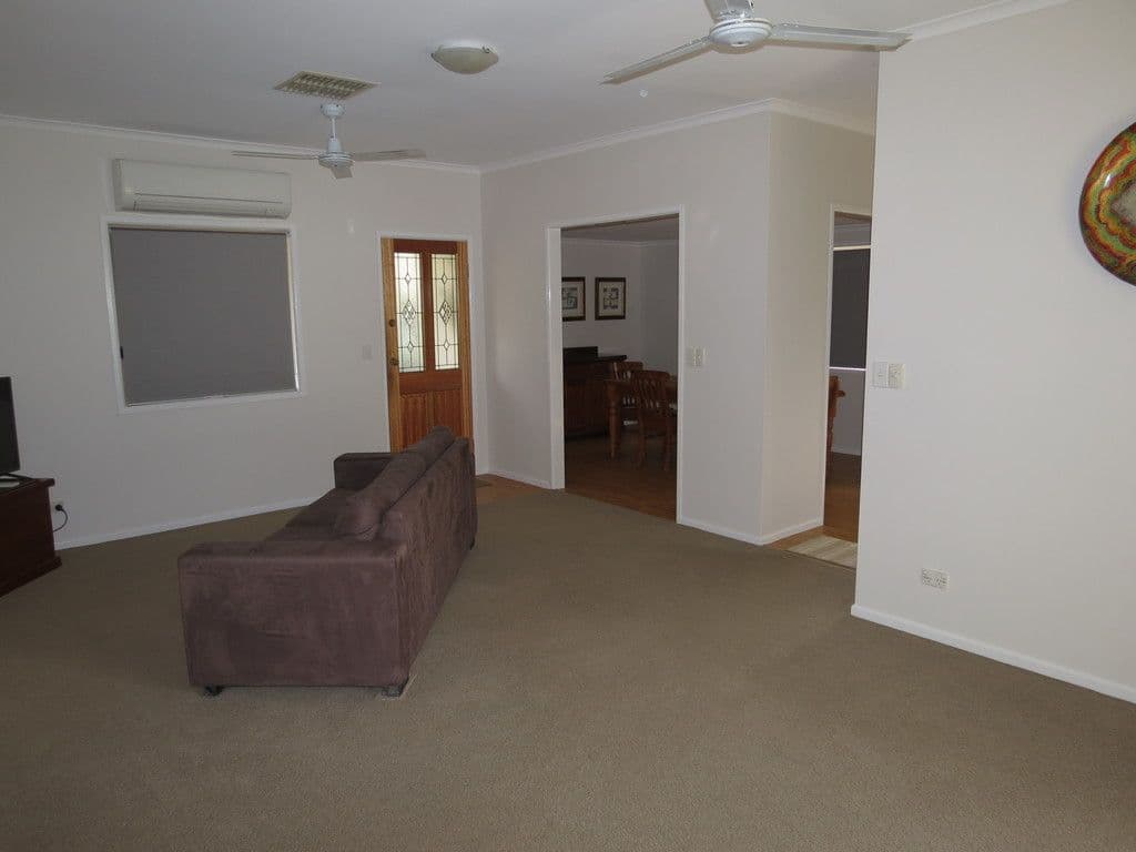 2 Michelle Place, Emerald QLD 4720, Emerald - Thumbnail 5