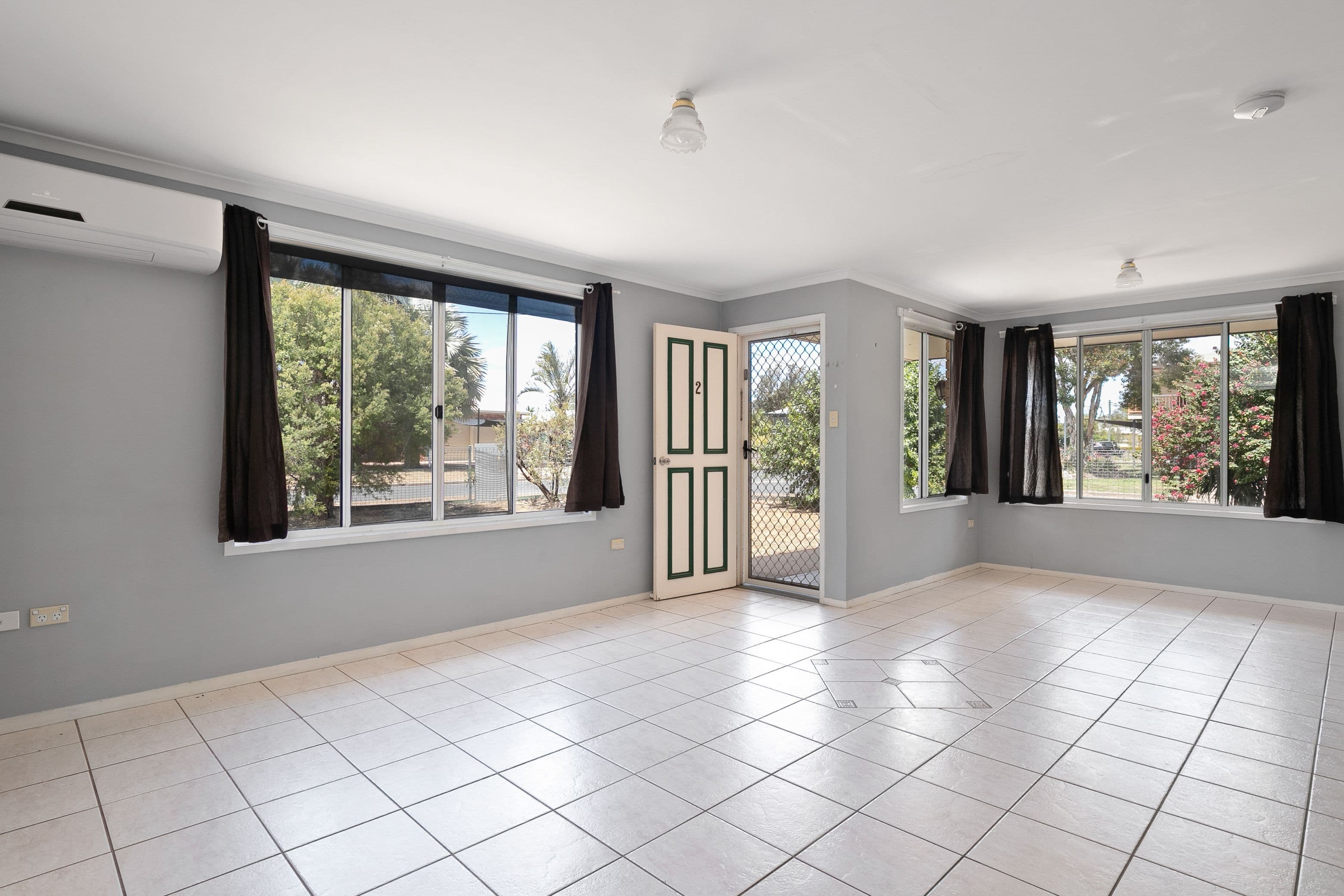 45 Staal Crescent, Emerald QLD 4720, Emerald - Thumbnail 3