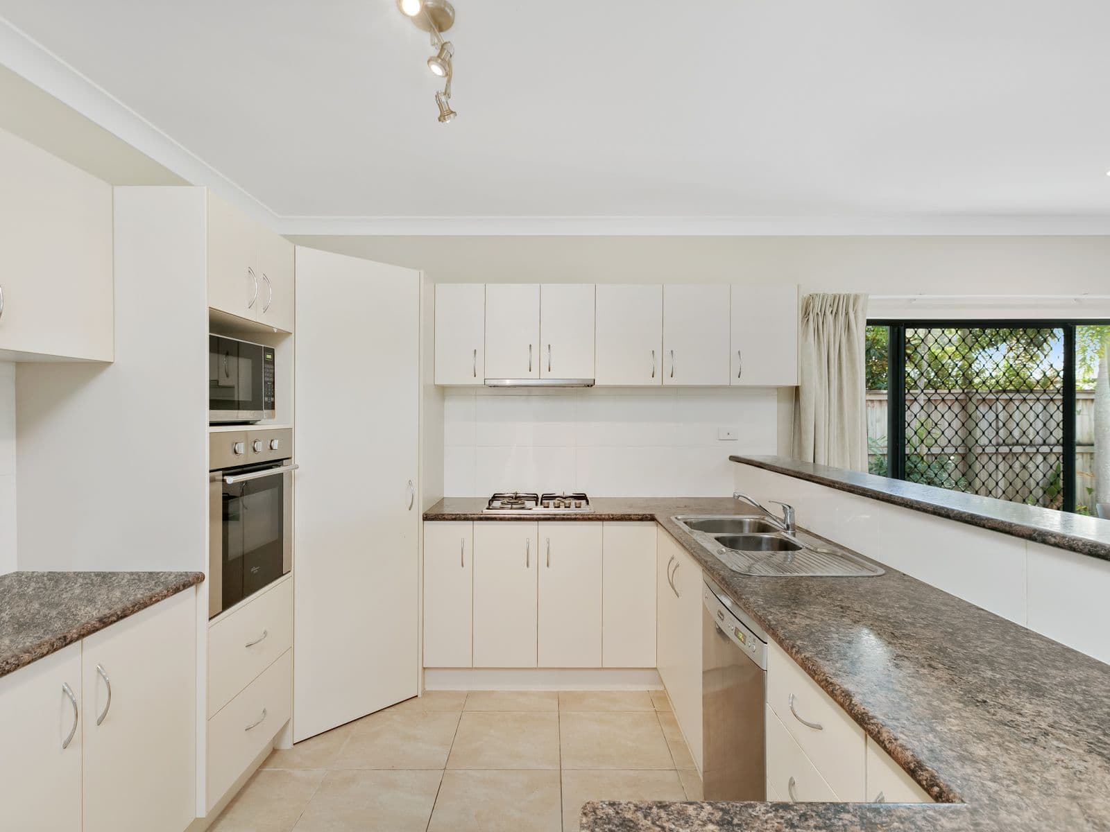 11 Seaways Street, Trinity Beach QLD 4879, Trinity Beach - Thumbnail 2