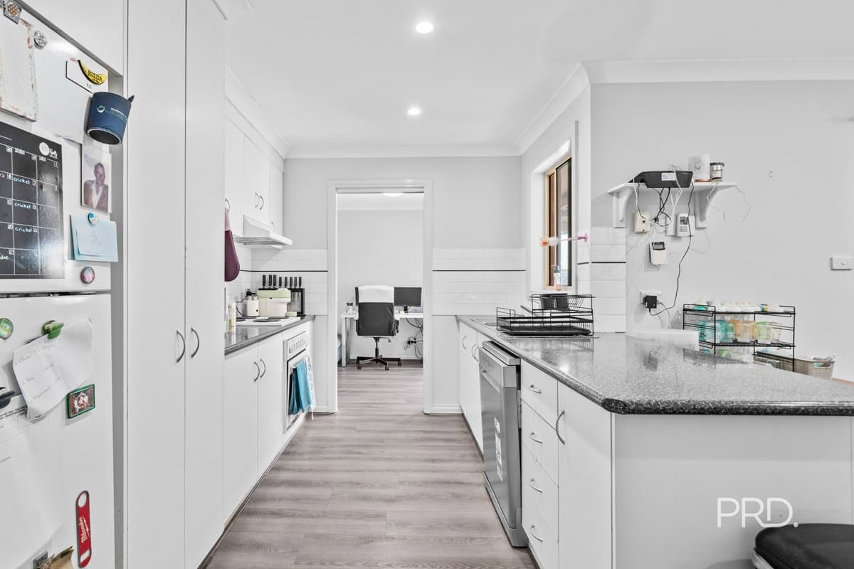 28 Kimba Drive, GLENFIELD PARK NSW 2650, Glenfield Park - Thumbnail 3