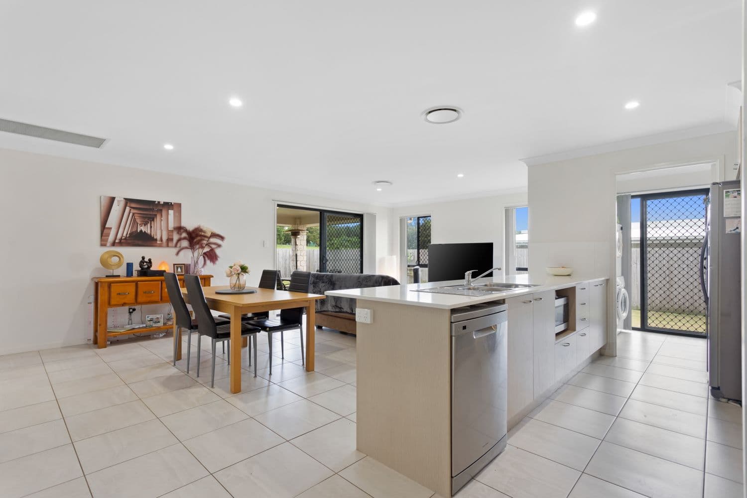15 Pineview Drive, Beerwah QLD 4519, Beerwah - Thumbnail 2