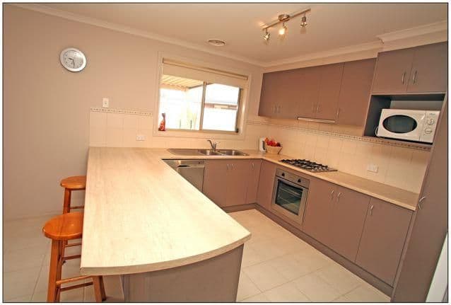 33 Canterbury Drive, MILDURA VIC 3500, Mildura - Thumbnail 2