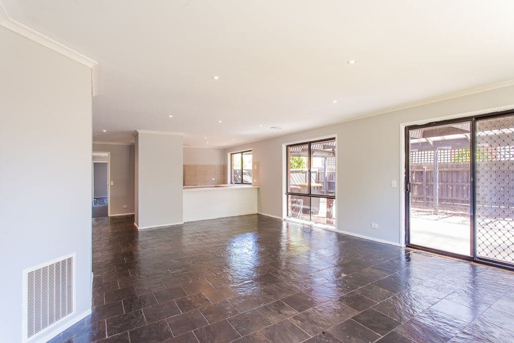 16 Marngo Court, Kurunjang VIC 3337, Kurunjang - Thumbnail 2