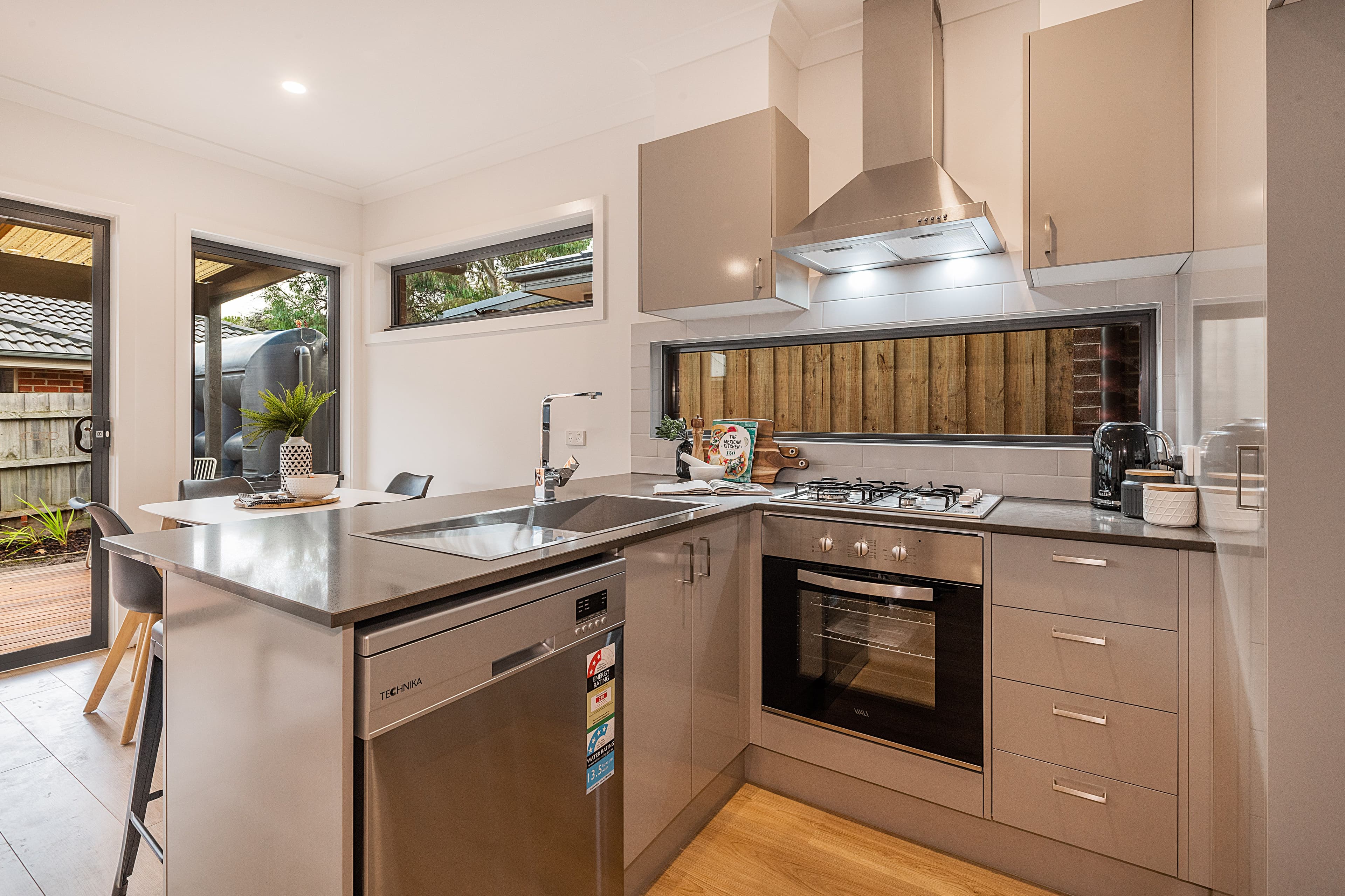 29B Johnson Drive, Ferntree Gully VIC 3156, Ferntree Gully - Thumbnail 2