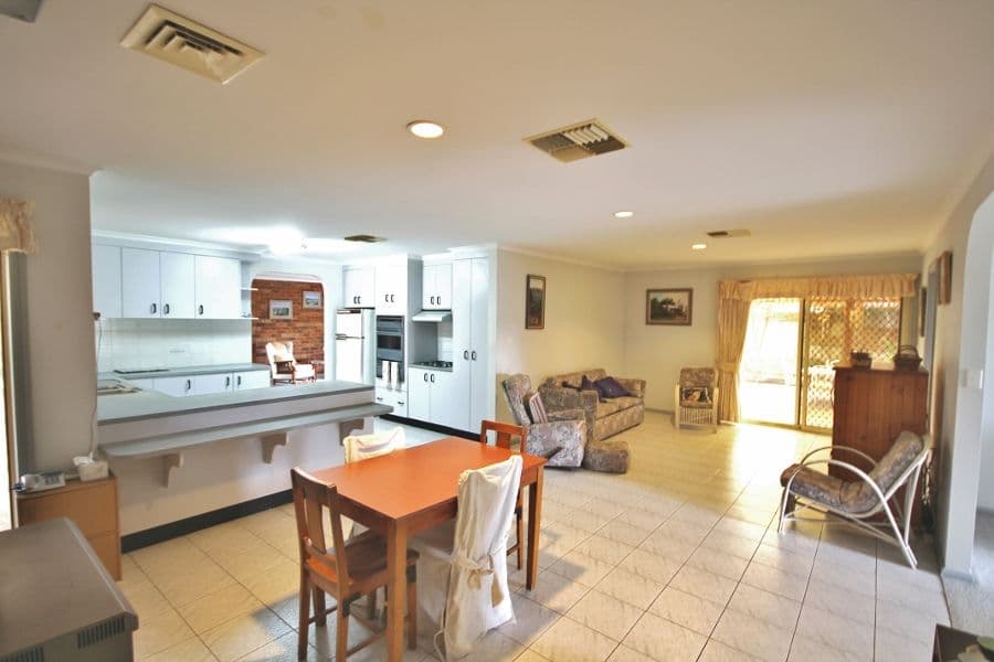 40 Pineview Circuit, YOUNG NSW 2594, Young - Thumbnail 4
